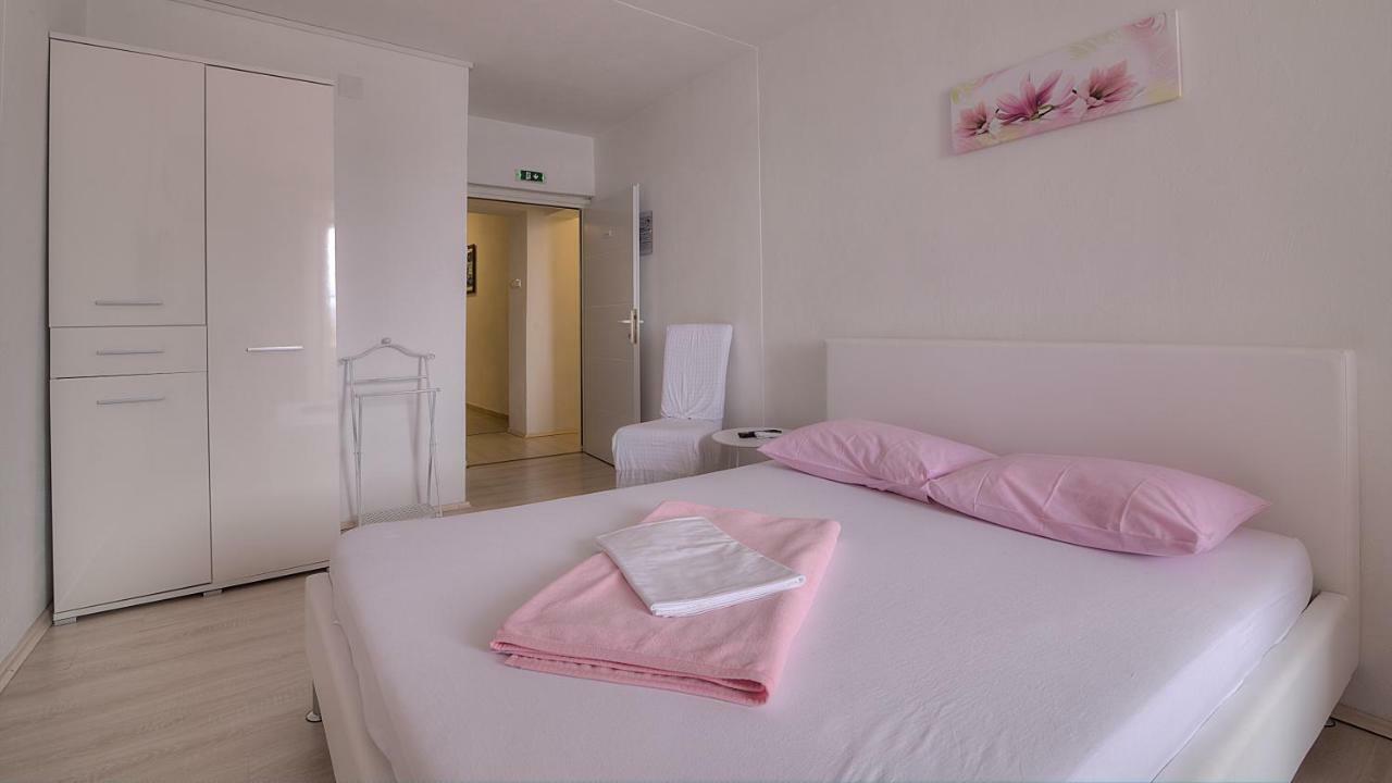Apartments & Rooms Josephine Senj  Eksteriør billede