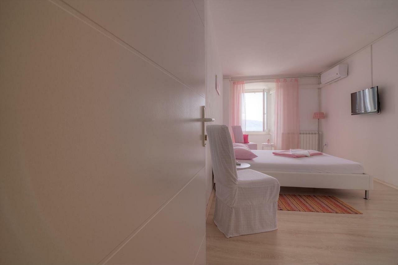 Apartments & Rooms Josephine Senj  Eksteriør billede