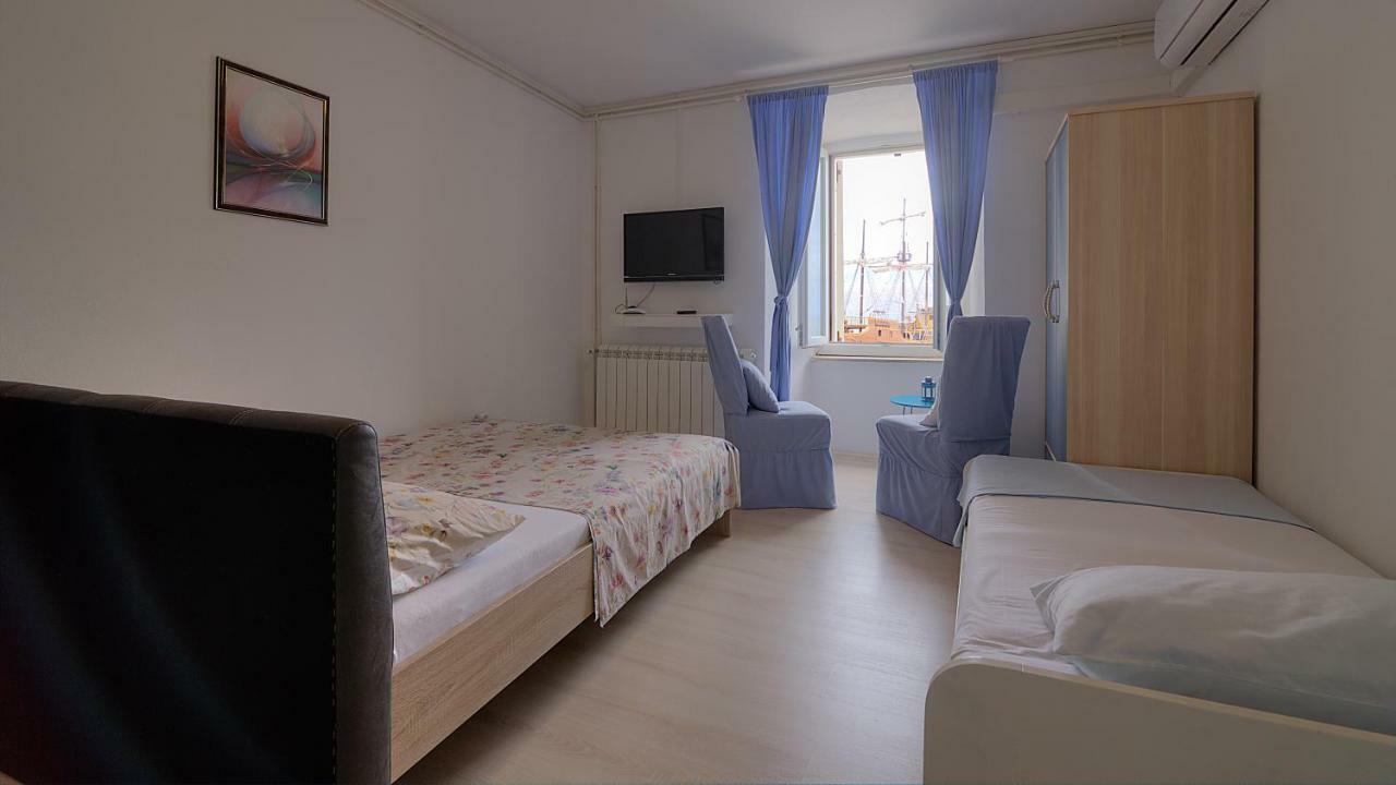 Apartments & Rooms Josephine Senj  Eksteriør billede